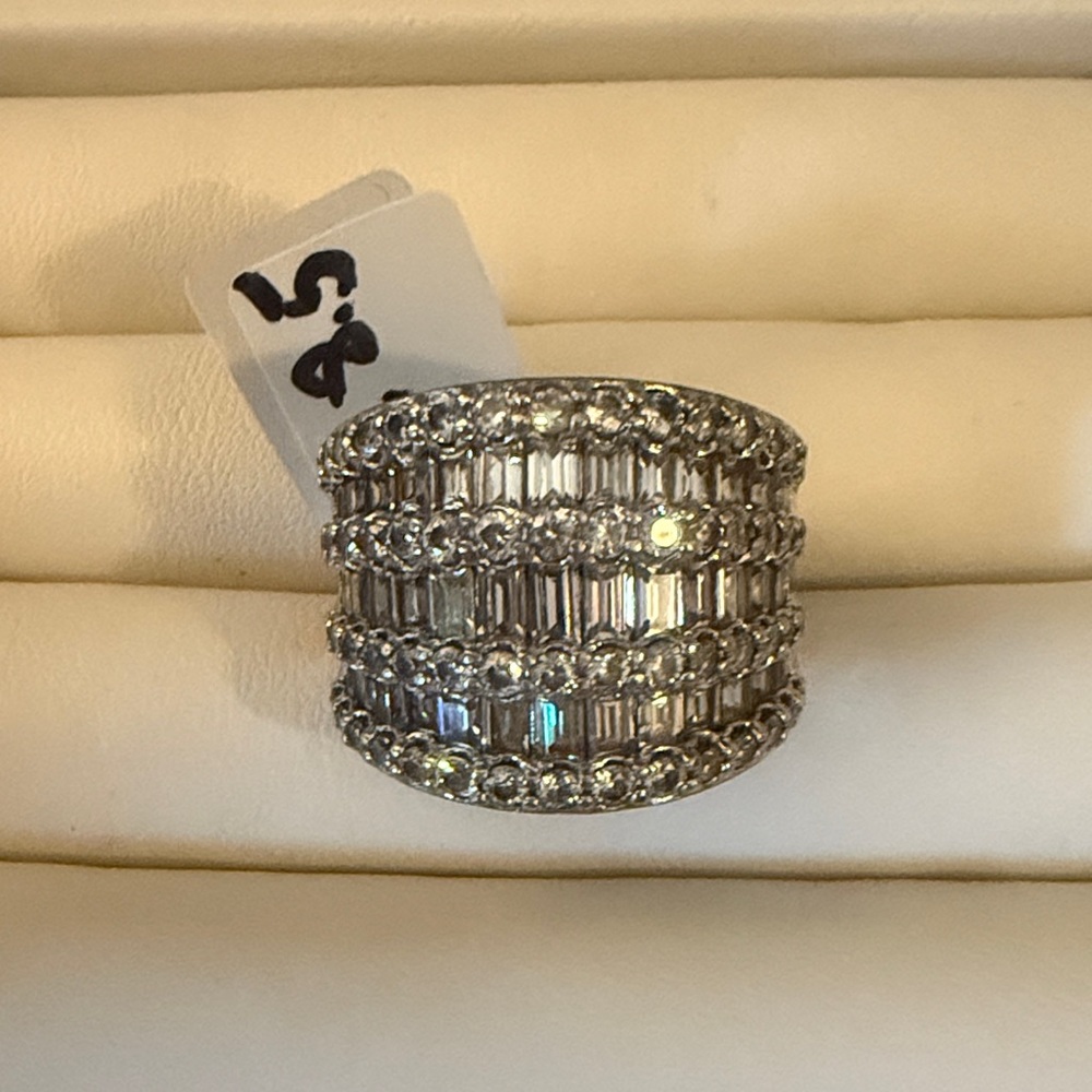 Elegant Silver Crystal Band Ring